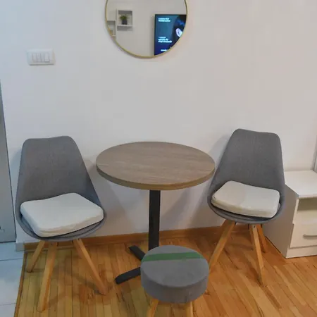 Dekart Lejlighed Ni